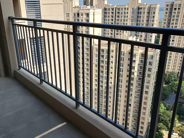 陽(yáng)臺(tái)鋅鋼護(hù)欄圖片3
